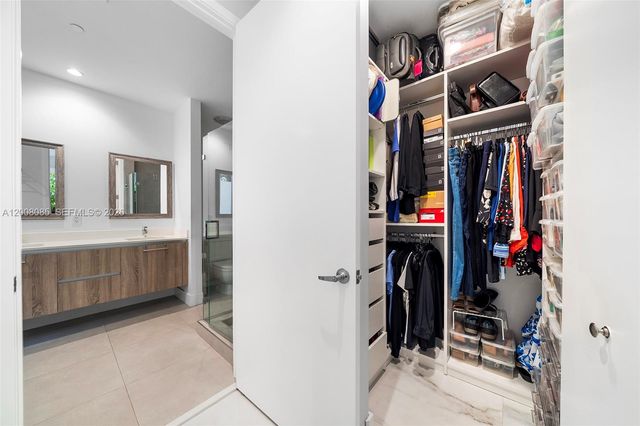 545 SW 11th St 208, Miami, FL 33129