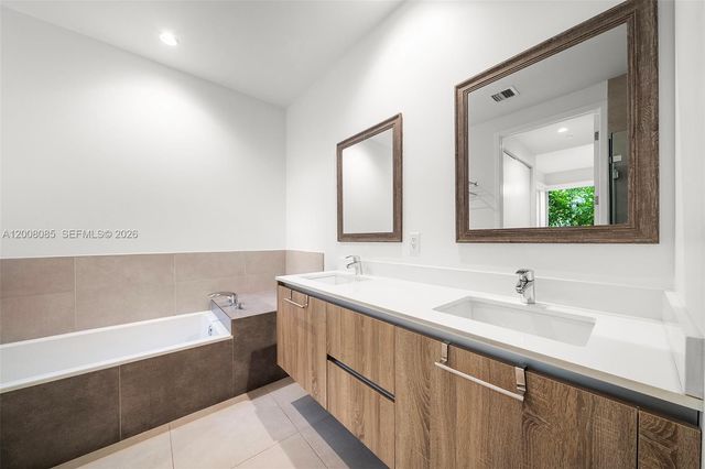 545 SW 11th St 208, Miami, FL 33129