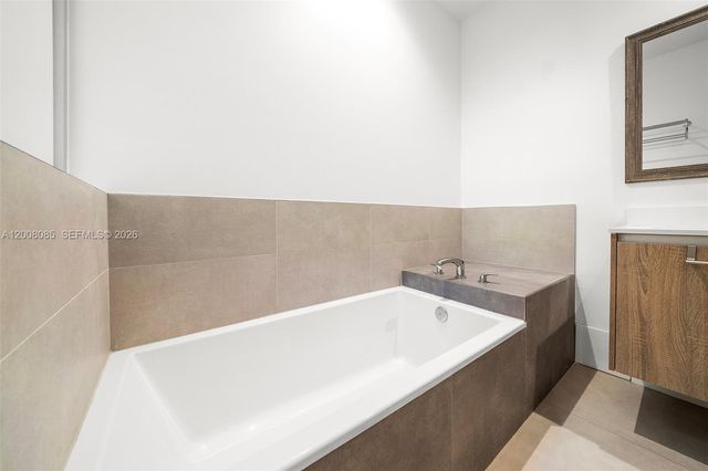 545 SW 11th St 208, Miami, FL 33129