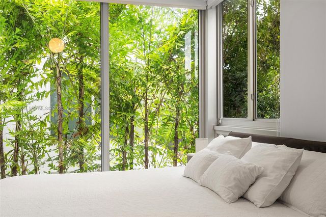 545 SW 11th St 208, Miami, FL 33129