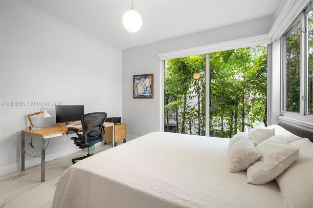 545 SW 11th St 208, Miami, FL 33129