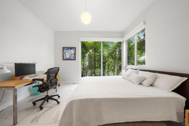 545 SW 11th St 208, Miami, FL 33129