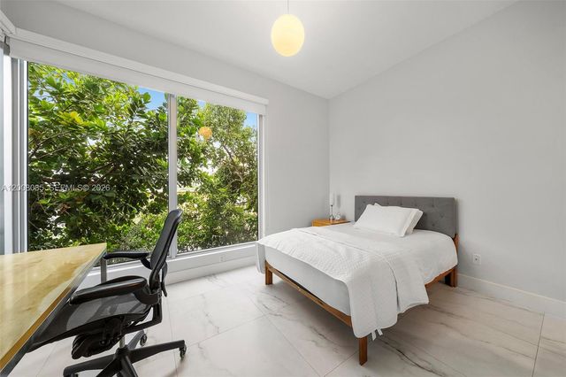 545 SW 11th St 208, Miami, FL 33129