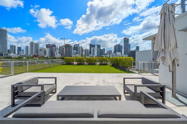 545 SW 11th St 208, Miami, FL 33129