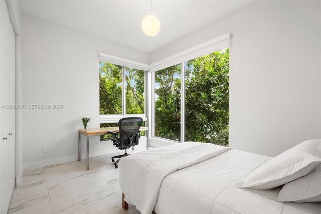 545 SW 11th St 208, Miami, FL 33129