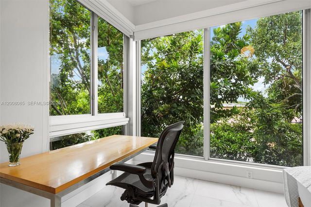 545 SW 11th St 208, Miami, FL 33129