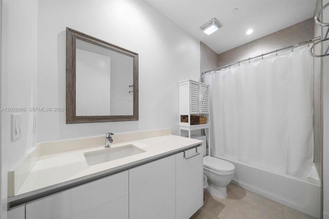 545 SW 11th St 208, Miami, FL 33129