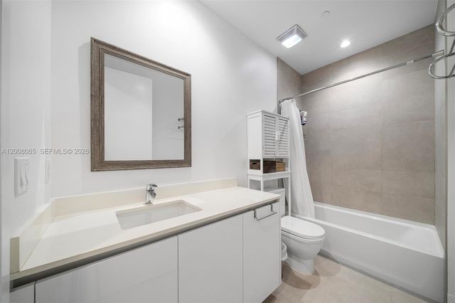 545 SW 11th St 208, Miami, FL 33129