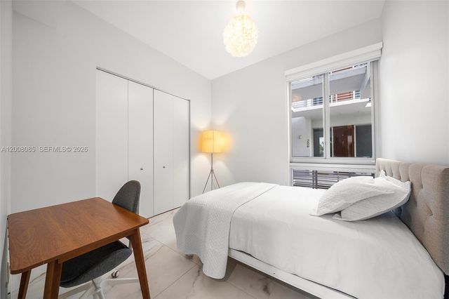 545 SW 11th St 208, Miami, FL 33129