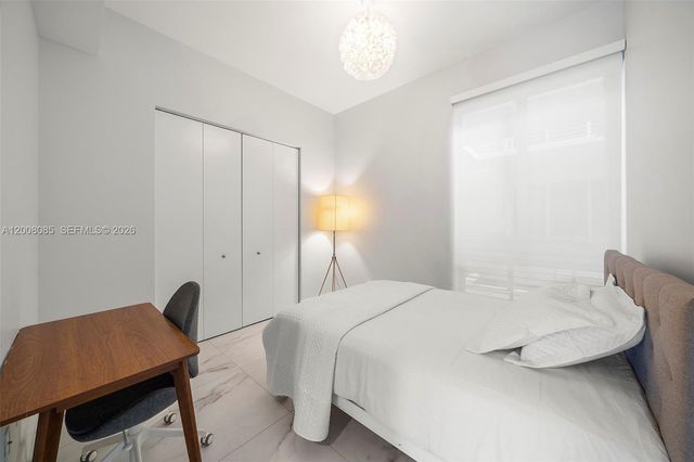 545 SW 11th St 208, Miami, FL 33129