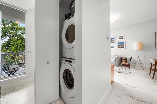 545 SW 11th St 208, Miami, FL 33129