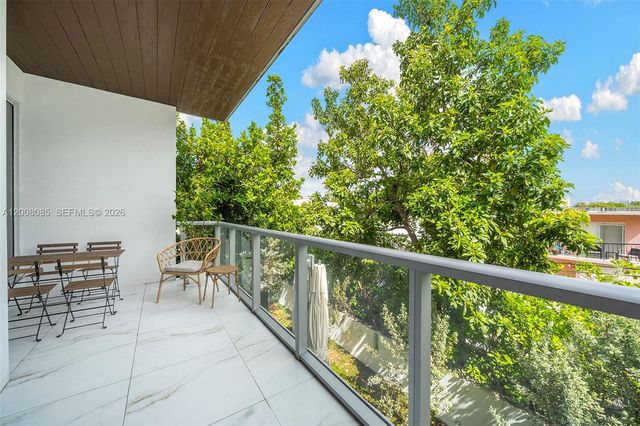 545 SW 11th St 208, Miami, FL 33129