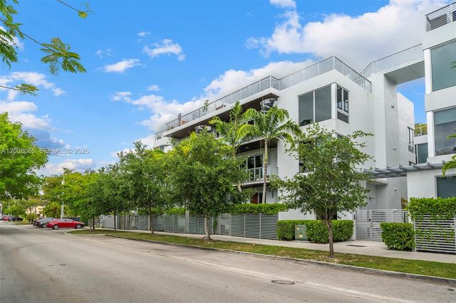 545 SW 11th St 208, Miami, FL 33129