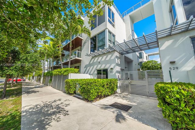 545 SW 11th St 208, Miami, FL 33129