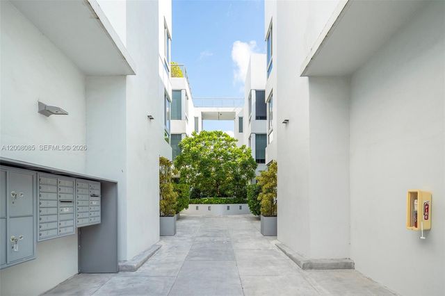 545 SW 11th St 208, Miami, FL 33129