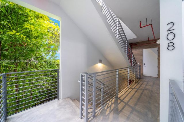 545 SW 11th St 208, Miami, FL 33129