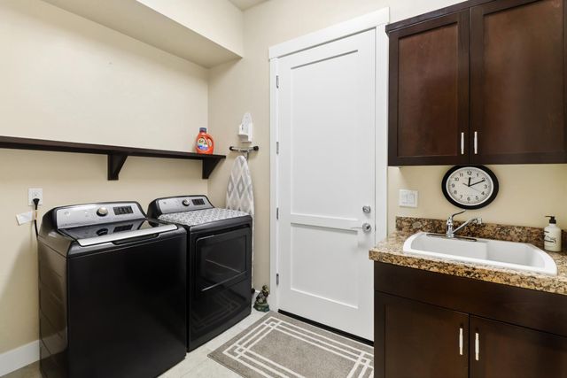 3545 Serramont Ct, Carmichael, CA 95608