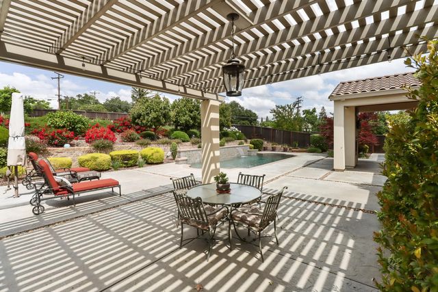 3545 Serramont Ct, Carmichael, CA 95608