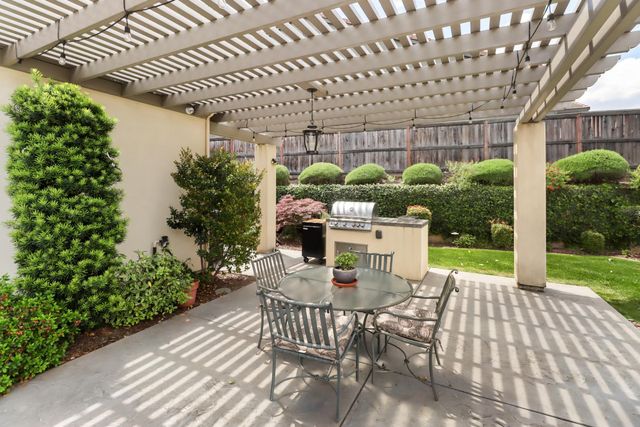 3545 Serramont Ct, Carmichael, CA 95608