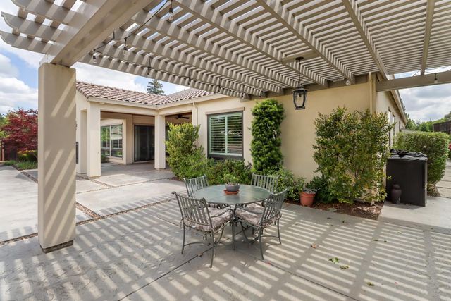 3545 Serramont Ct, Carmichael, CA 95608