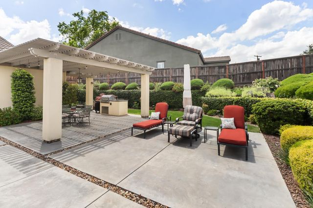 3545 Serramont Ct, Carmichael, CA 95608