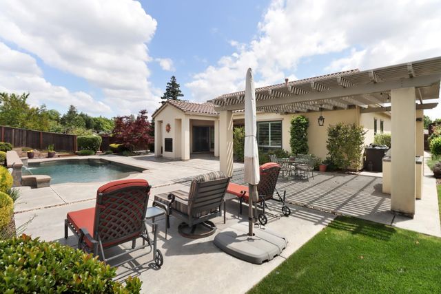 3545 Serramont Ct, Carmichael, CA 95608