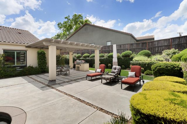 3545 Serramont Ct, Carmichael, CA 95608