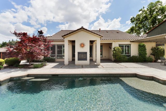 3545 Serramont Ct, Carmichael, CA 95608