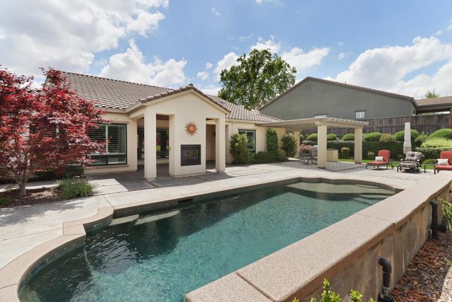 3545 Serramont Ct, Carmichael, CA 95608