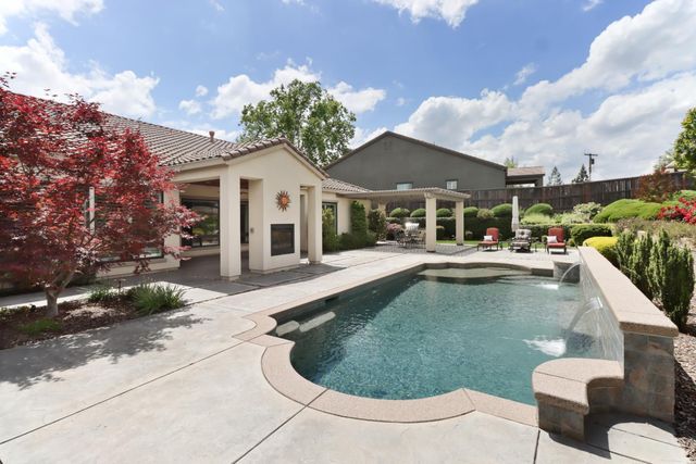 3545 Serramont Ct, Carmichael, CA 95608