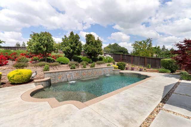 3545 Serramont Ct, Carmichael, CA 95608