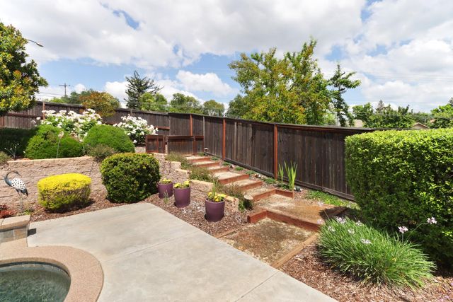 3545 Serramont Ct, Carmichael, CA 95608