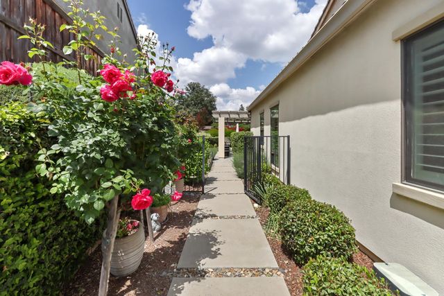 3545 Serramont Ct, Carmichael, CA 95608