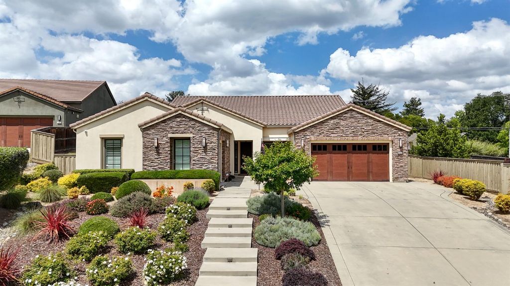 3545 Serramont Ct, Carmichael, CA 95608