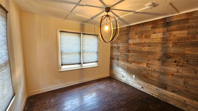 1614 N Lynn ST, Taylor, TX 76574