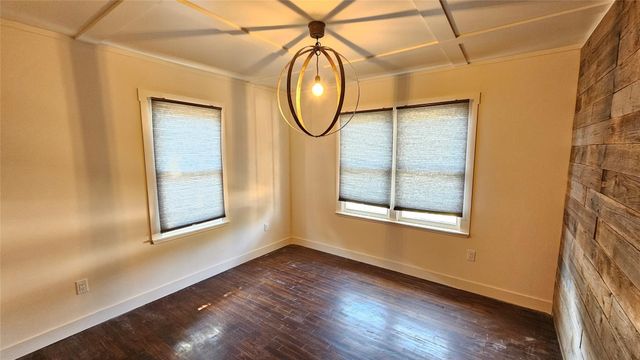 1614 N Lynn ST, Taylor, TX 76574