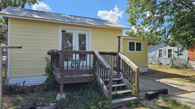 1614 N Lynn ST, Taylor, TX 76574