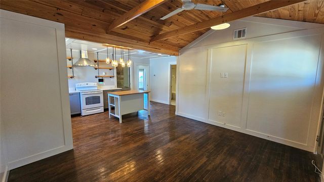 1614 N Lynn ST, Taylor, TX 76574