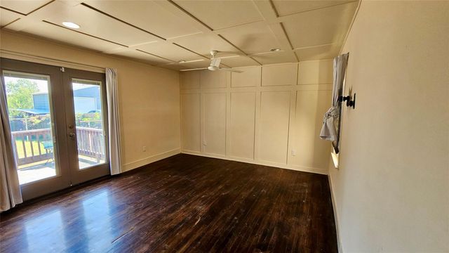 1614 N Lynn ST, Taylor, TX 76574