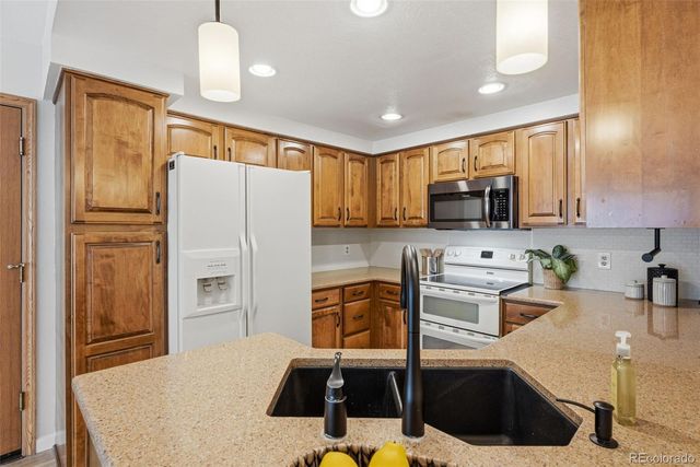 2212 S Nome Court, Aurora, CO 80014