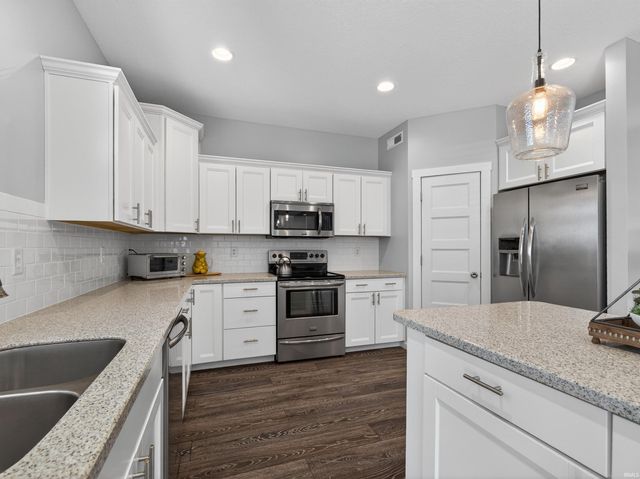 10469 N Moore Street, Syracuse, IN 46567