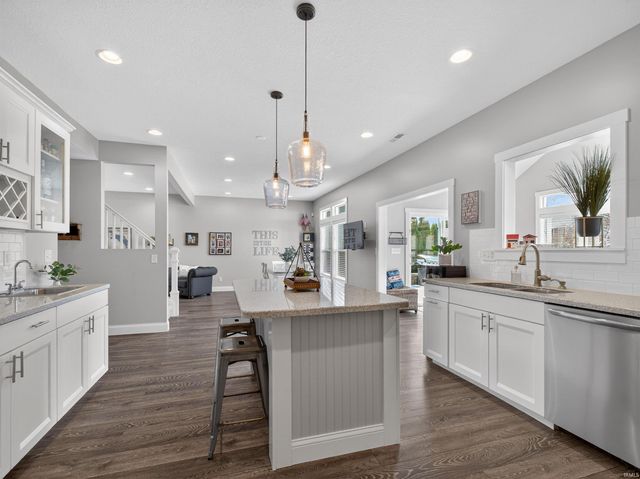 10469 N Moore Street, Syracuse, IN 46567