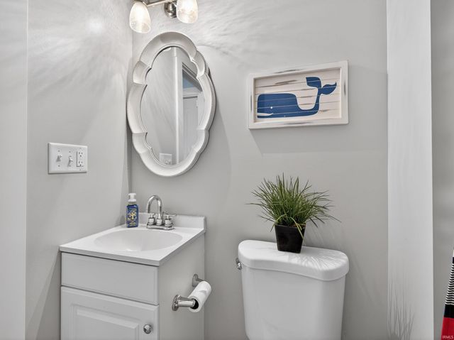 10469 N Moore Street, Syracuse, IN 46567