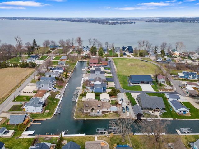 10469 N Moore Street, Syracuse, IN 46567