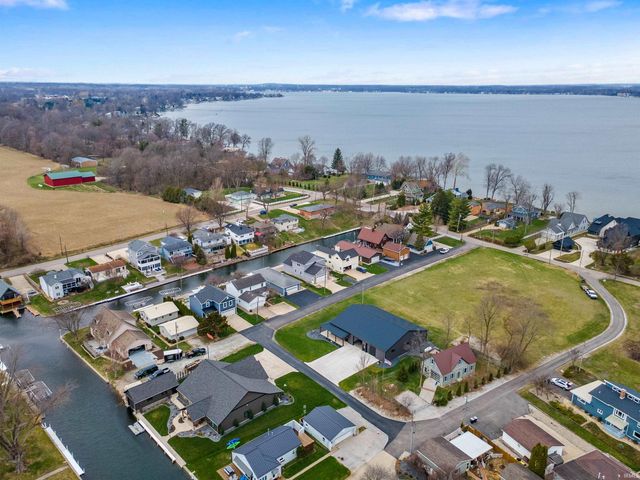 10469 N Moore Street, Syracuse, IN 46567