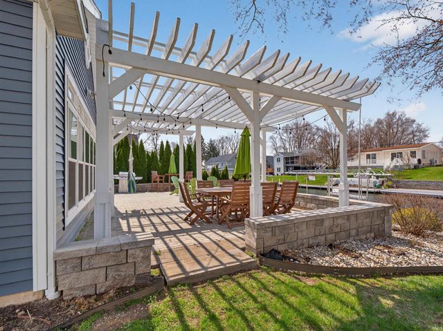 10469 N Moore Street, Syracuse, IN 46567