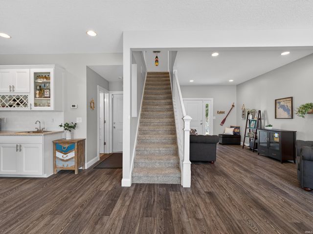 10469 N Moore Street, Syracuse, IN 46567