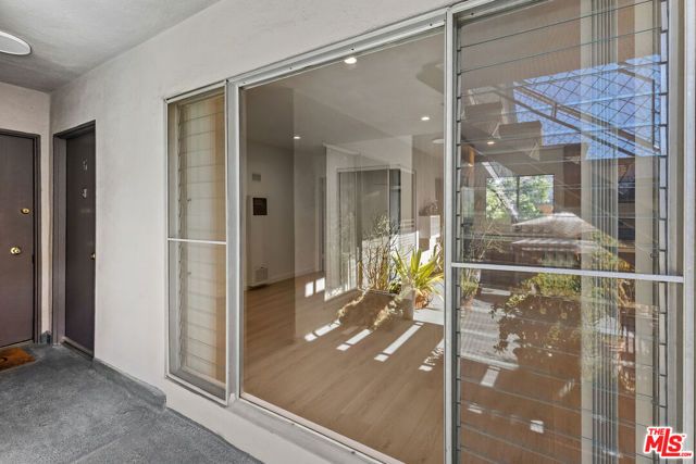 1152 N Poinsettia Place 5, West Hollywood, CA 90046