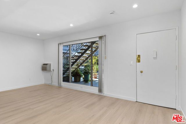 1152 N Poinsettia Place 5, West Hollywood, CA 90046