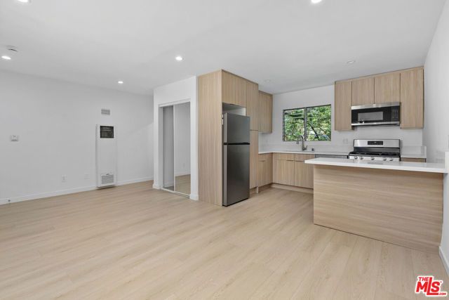 1152 N Poinsettia Place 5, West Hollywood, CA 90046
